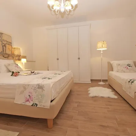Fuer 5 Personen Ca 70 Qm In Liznjan, Istrien Suedkueste Von Istrien Apartment *